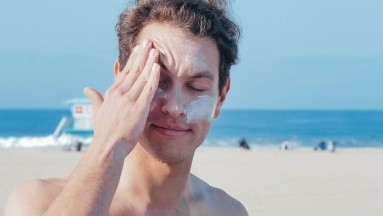 3 Marcas de protector solar recomendadas para piel grasa por dermatólogo