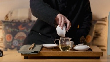 ¿El té verde ayuda a bajar de peso? Esto es lo que responde ChatGPT y la ciencia