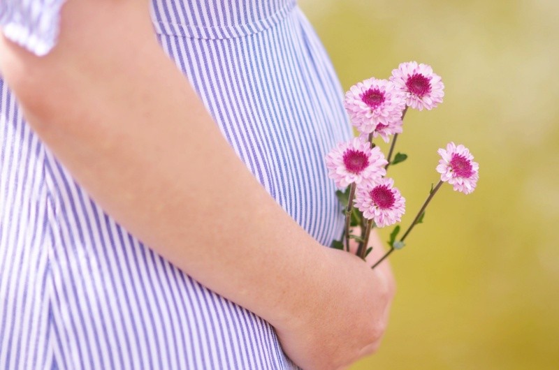 El estudio determinó que almenos al menos el 18% de las participantes experimentó algún problema durante el embarazo FOTO:Ashton Mullins/UNSPLASH