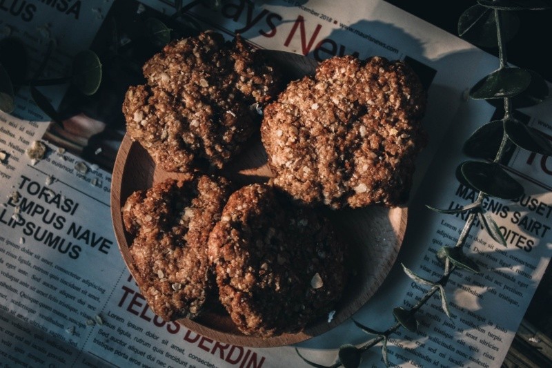 Las galletas de nuez con avena son crujientes, nutritivas y llenas de sabor. FOTO:Jialiang Lee/PEXELS