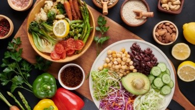 Estudio asocia dietas veganas y vegetarianas con niveles más bajos de colesterol