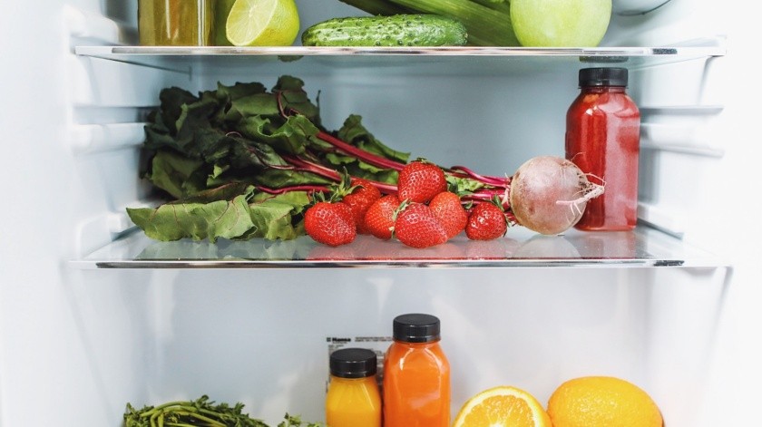 La comida caliente no se debe guardar en el refrigerador porque puede dañar otros alimentos.(Foto de Polina Tankilevitch en Pexels.)