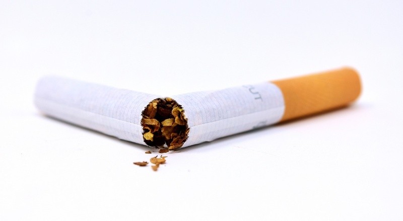 La prohibición llega luego de que los fumadores no han sido capaces de llevarse consigo los restos de su hábito cuando fuman FOTO:Alexas_Fotos/Pixabay