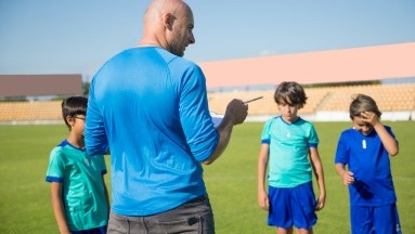 Descubre tres habilidades mentales que son clave para los niños en el deporte