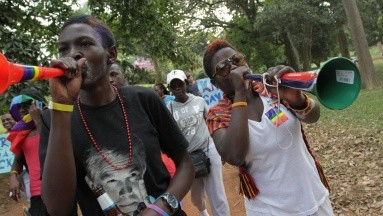 Uganda: Aprueba Ley en contra de la comunidad LGBTIQ que incluye cadena perpetua