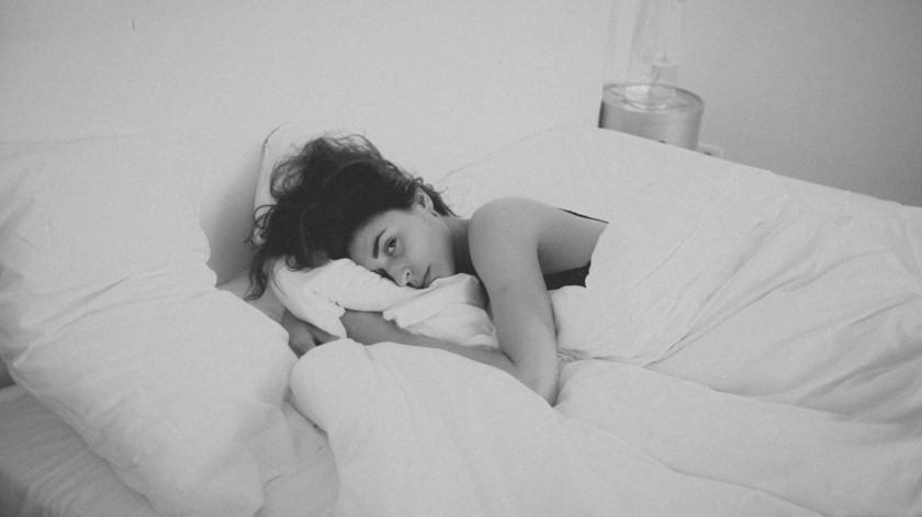 La falta de sueño puede afectar negativamente el rendimiento sexual(Yohann LIBOT/UNSPLASH)