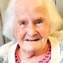 Mujer cumple 108 años y revela que su secreto para la longevidad es tener perros y no hijos