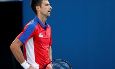 Novak Djokovic lleva un parche en el pecho con nanotecnología que le ayuda con su rendimiento