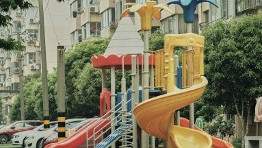 Reportan que niños sufren lesiones por ácido clorhídrico vertido en toboganes de un parque