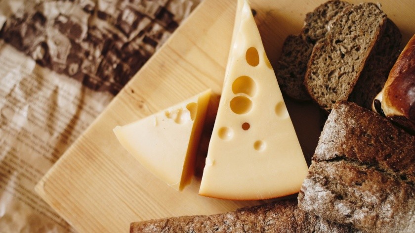 El queso es una fuente importante de nutrientes, como calcio, proteínas, vitamina B12 y grasas saludables.(NastyaSensei/PEXELS)