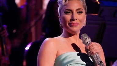 Lady Gaga dice que el maquillaje le ayuda con su salud mental: “Me levanta el ánimo”