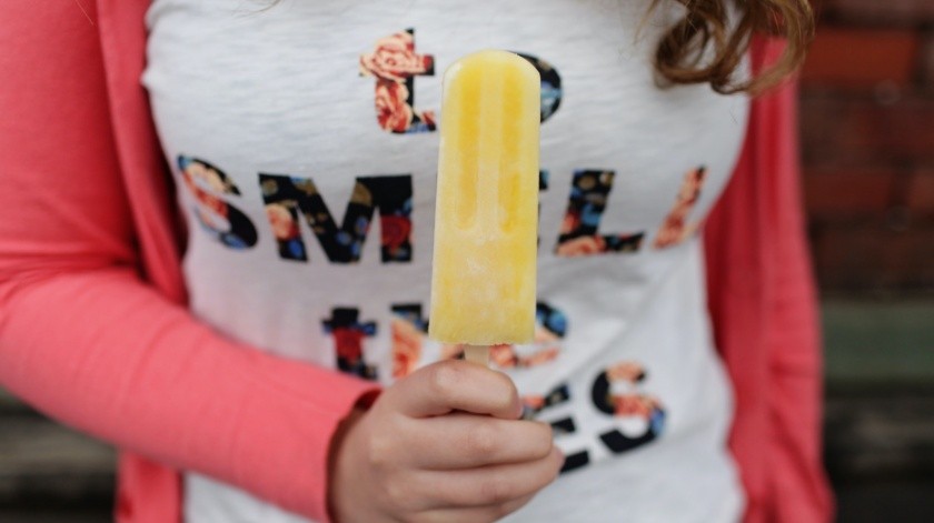 Las paletas de helado se pueden hacer con diferentes tipos de frutas.(Foto de Leah Kelley en Pexels.)