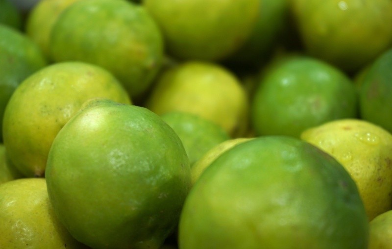 Los limones son ricos en vitamina C. Imagen por Digital Buggu en Pexels 