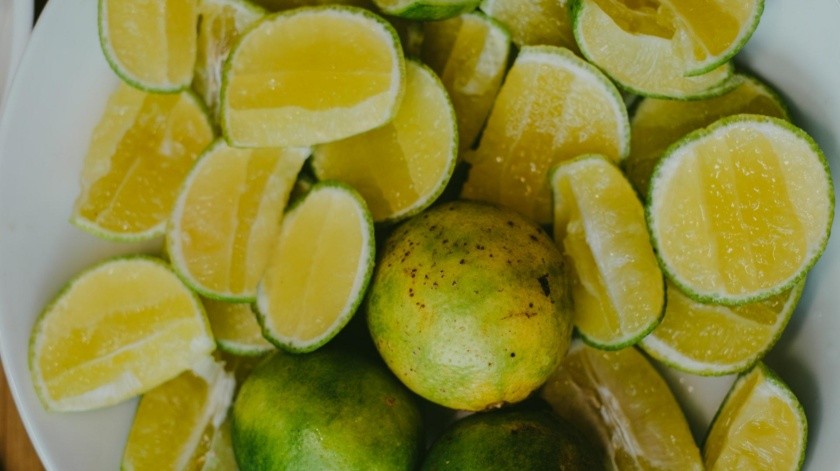 Algunos tips pueden ayudarte a identificar si los limones tienen jugo.(Imagen por Pew Nguye en Pexels)