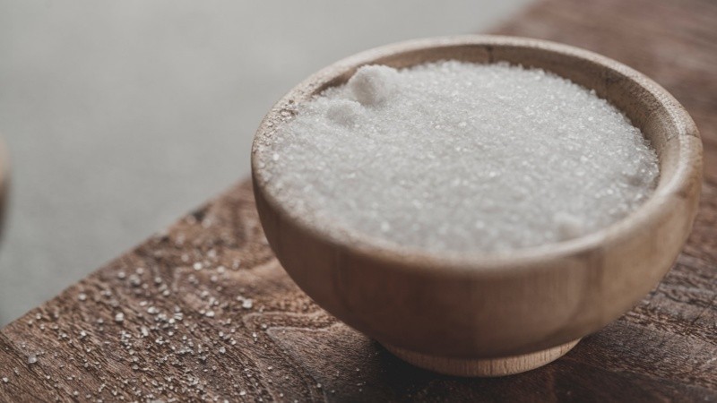 Una alternativa segura y natural para eliminar el sarro acumulado en la taza del baño es utilizar una mezcla de sal. FOTO: Faran Raufi/UNSPLASH