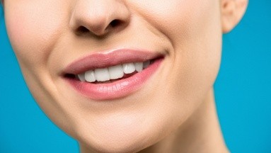 ¿Es bueno usar bicarbonato de sodio como alternativa natural para blanquear los dientes?