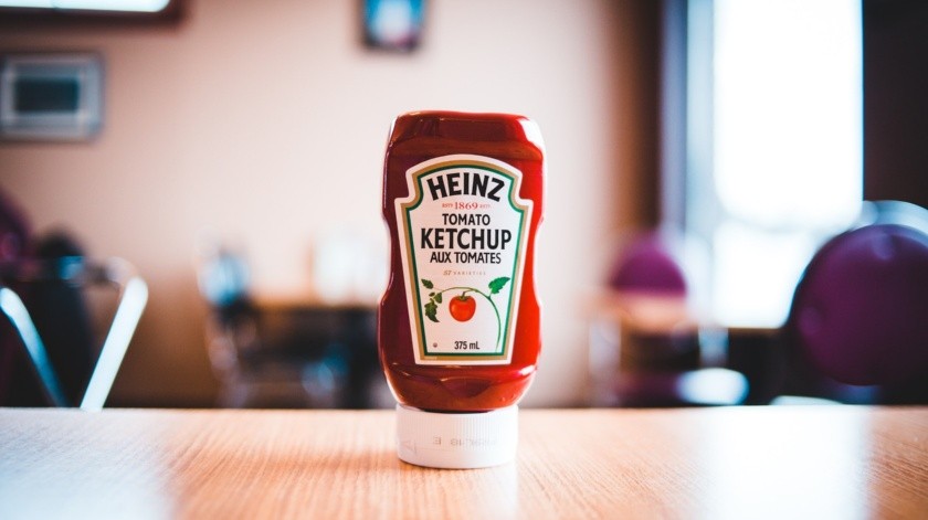 La empresa Heinz reveló si su popular salsa va dentro del refrigerador.(Foto de Erik Mclean en Pexels.)