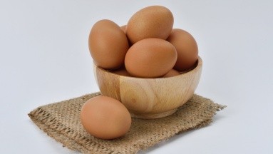 Huevo: ¿Cuánto tiempo se debe hervir con agua para que esté completamente cocido?
