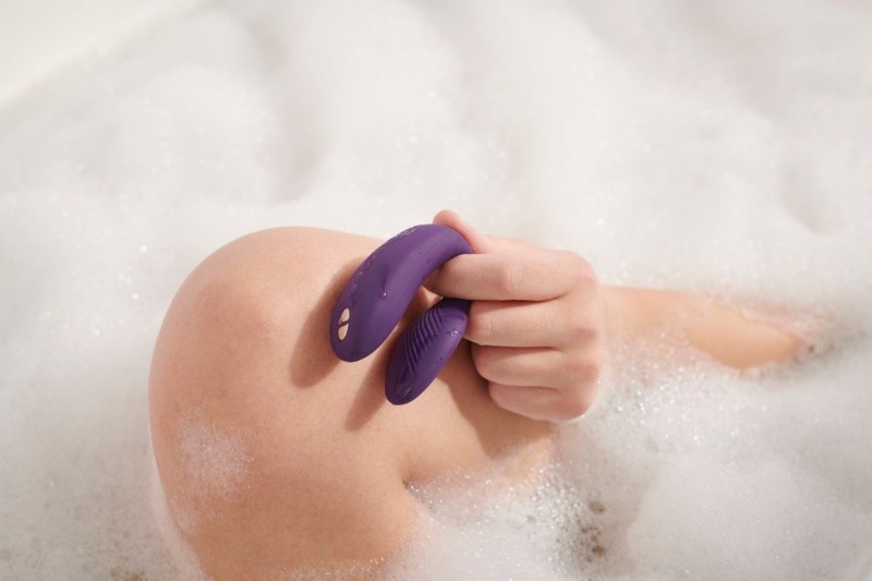 Es importante limpiar los juguetes sexuales correctamente en caso de usarlos. FOTO: We-Vibe Toys/UNSPLASH