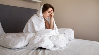 ¿Qué te puede pasar si duermes 6 horas o menos? Estos son los riesgos