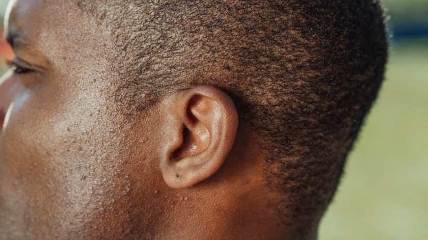 Con fáciles soluciones se pueden destapar los oídos.(Foto de Kindel Media en Pexels.)