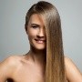 ¿Cómo hacerte la raya del cabello para lucir más joven?