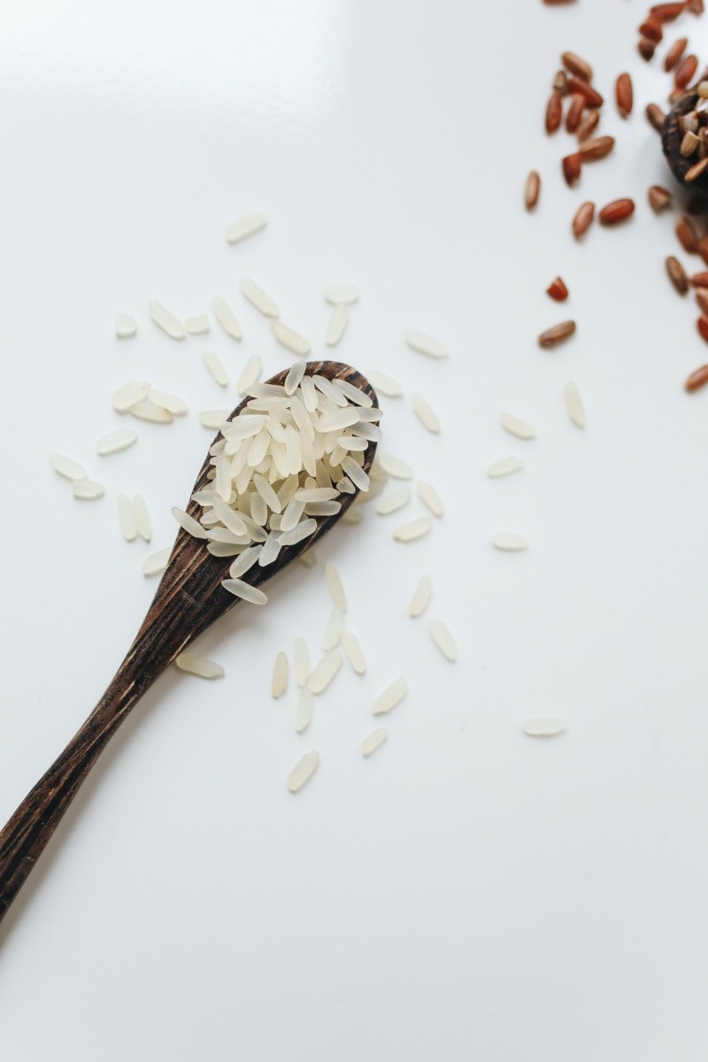 El arroz aporta hierro.  Foto de Polina Tankilevitch en Pexels. 