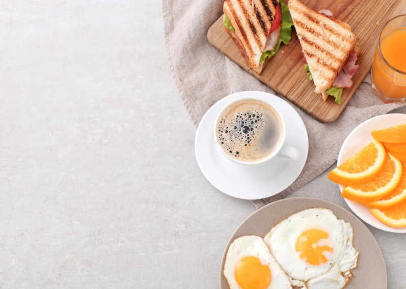 El desayuno ha sido considerado por mucho tiempo como la comida más importante del día. Foto por Racool_studio