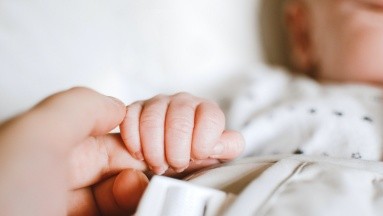 Bebé permaneció 170 días hospitalizado luego de nacer de forma prematura en la semana 23