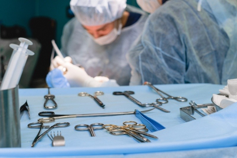 Los médicos lograron hacer la cirugía de forma exitosa.  Foto de Anna Shvets en Pexels. 