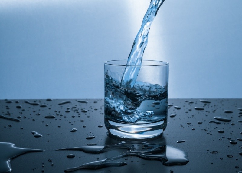 Jonathan Plummer les dijo a los médicos que bebía hasta 10 litros de agua al día. FOTO: Pixabay 