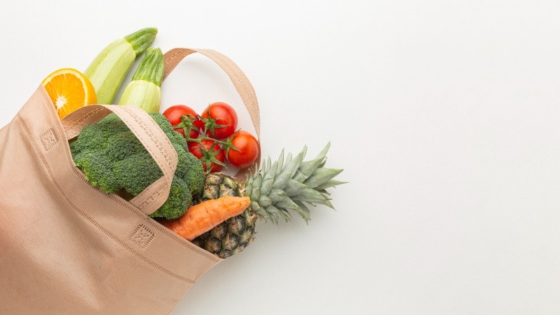 La OMS actualizó sus recomendaciones sobre el consumo de frutas y verduras. Foto por Freepik. 