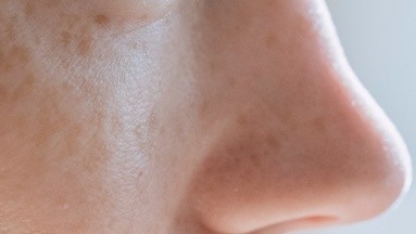 Depilación de los vellos nasales: ¿Es bueno o malo depilarse?