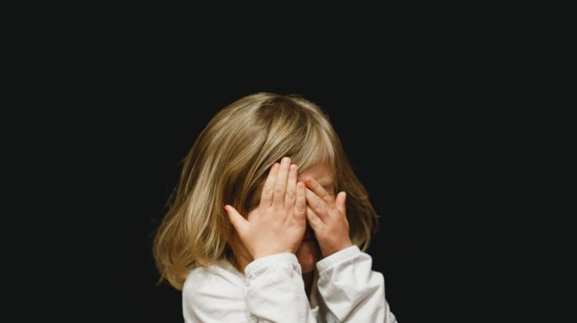 El mal aliento en los niños puede tener diversas causas, similares a las que afectan a los adultos.(Caleb Woods/UNSPLASH)