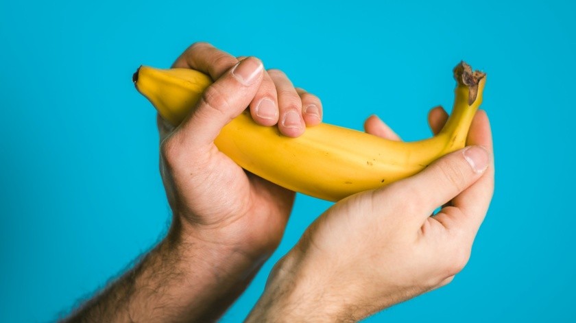 Los deportistas pueden disfrutar de un rico plátano, y beneficiarse de su aporte de vitaminas y minerales esenciales.(Scott Sanker/UNSPLASH)
