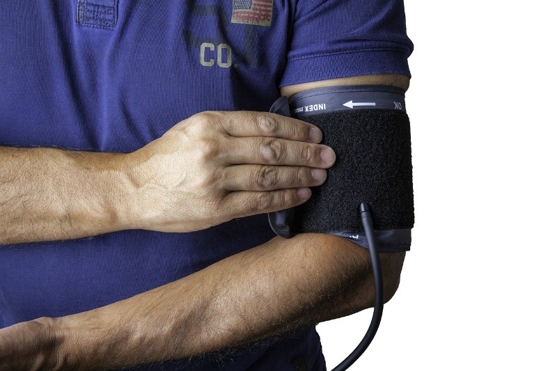 La presión arterial alta solo se puede diagnosticar si se toma la tensión arterial. Imagen de Gerald Oswald en Pixabay 