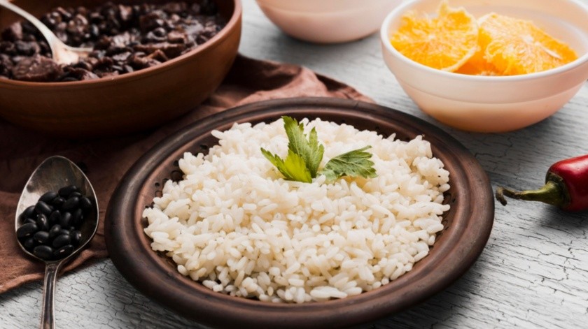 El arroz no tiene por qué ser eliminado de la dieta de una persona con diabetes.(Foto por Freepik)
