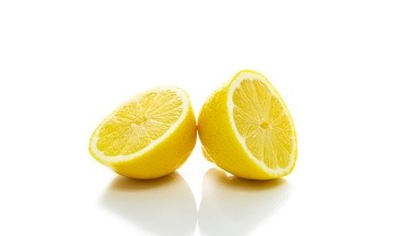 ¿Cuáles son los efectos negativos de un consumo de limón excesivo?