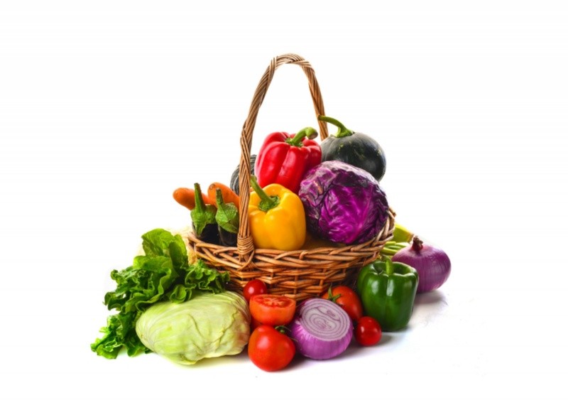Las frutas y verduras son elementos esenciales para una dieta saludable. Imagen por onlyyouqj en Freepik 
