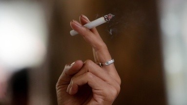 Cigarrillos: Canadá obliga a que cada unidad contenga avisos sobre los riesgos