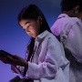 China presenta normas para restringir el uso de dispositivos móviles a niños y adolescentes