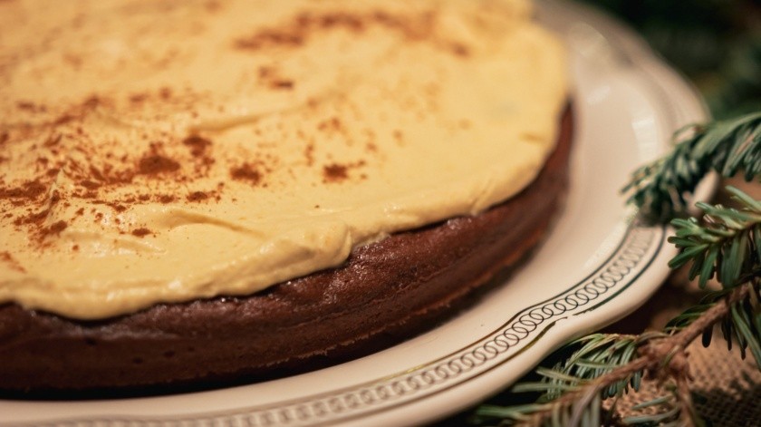 Convierte cualquier ocasión en un momento especial con este pastel de chocolate en sartén(Gayatri Malhotra/UNSPLASH)