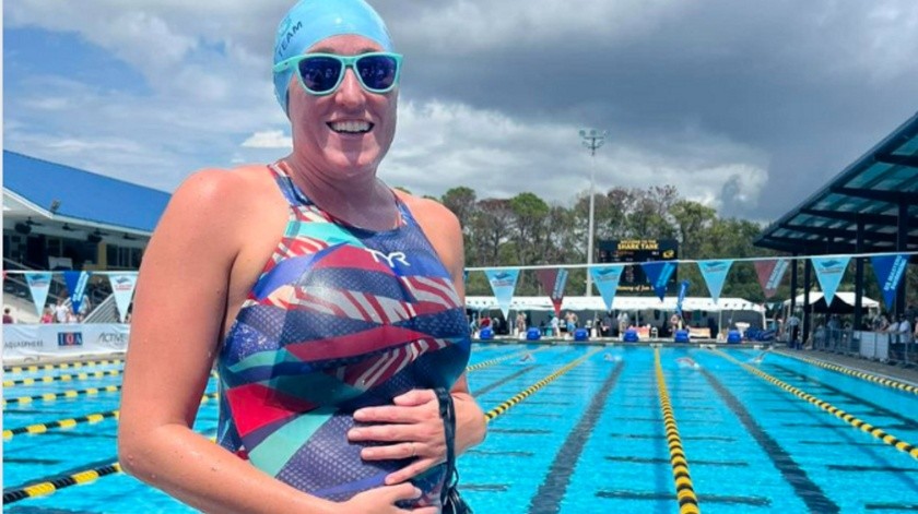 Esta madre recomienda la natación. Es su cuarto embarazo.(U.S. Masters Swimming  en Facebook.)