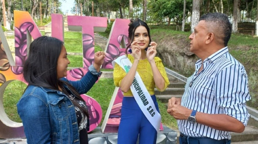 Esta joven sorda aspira ganar el certamen de belleza en su localidad, ubicada en Honduras.(Municipalidad Santa Rosa de Copán en Facebook.)