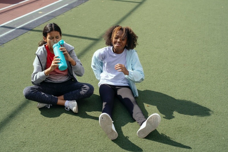El acceso a agua fresca en escuelas se muestra como una herramienta efectiva para reducir la prevalencia de sobrepeso en niños. foto:Mary Taylor/unsplash