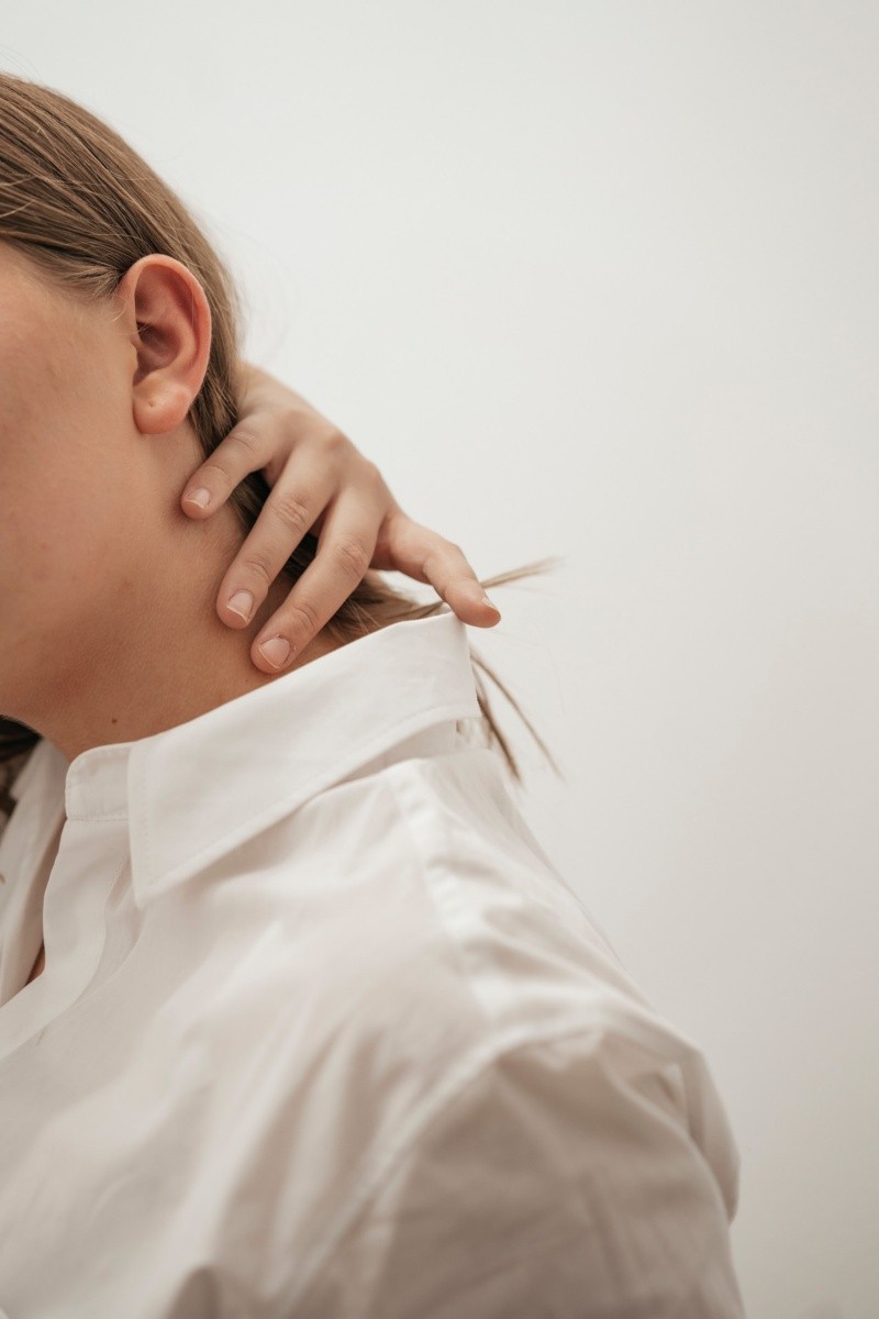 Consultar a un profesional de la salud puede proporcionar orientación sobre cómo mantener un cuello saludable y prevenir lesiones. FOTO:Teslariu Mihai/PEXELS