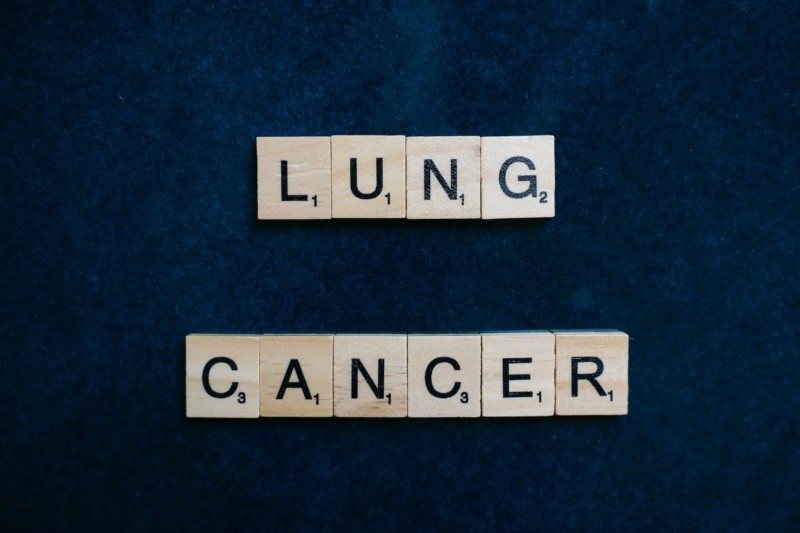 El cáncer de pulmón  puede afectar a cualquier persona.  Foto de Anna Tarazevich en Pexels.
