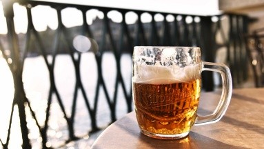 Tendencia preocupante: Consumo de alcohol entre pacientes diagnosticados con cáncer, según estudio