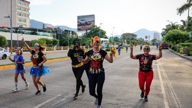 Cáncer infantil: Corredores vestidos de superhéroes participaron en carrera en Acapulco como apoyo