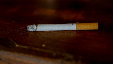 En adolescentes revelan vínculo entre falta de materia gris y el deseo de fumar